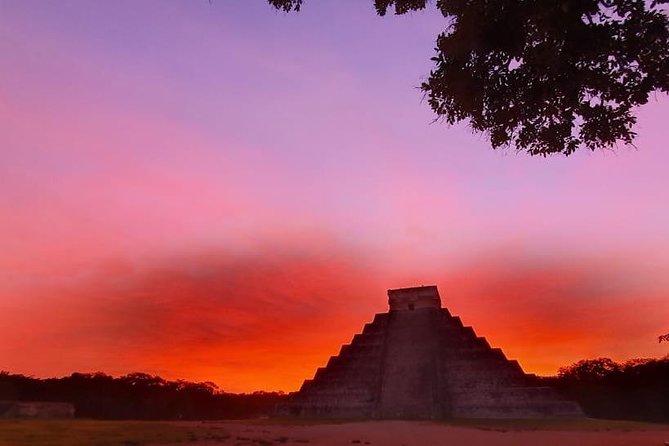 mexicoas photographer/sunrise-tour-of-chichen-itza/travelers-chichen-itza-09.jpg